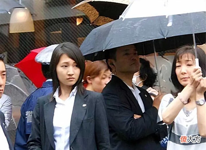 【历史故事】安培被刺身亡,这下石田萌美的日本第一美女保镖称号怕是保不住了