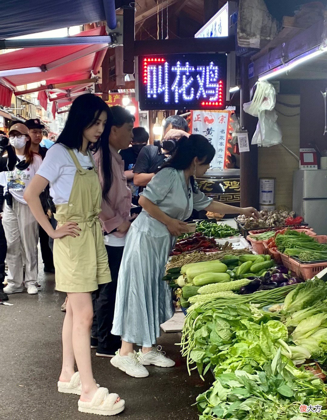 【就爱时尚】看到在菜市场买菜的赵小棠，我才知道“气质”有多重要！