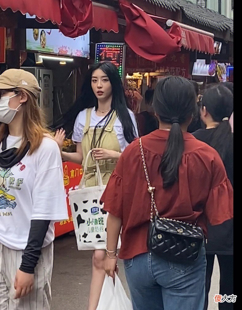 【就爱时尚】看到在菜市场买菜的赵小棠，我才知道“气质”有多重要！
