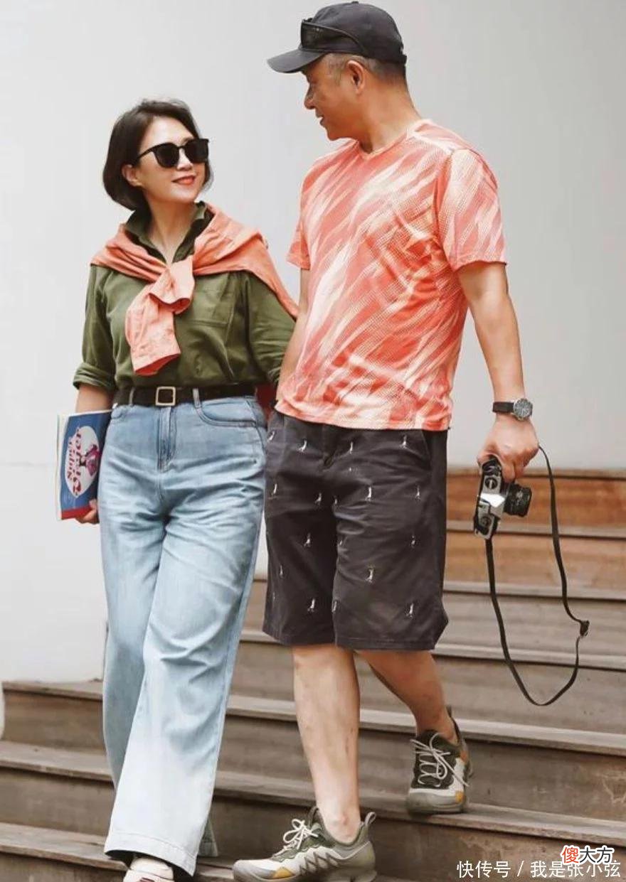 【就爱时尚】这才是50岁女人该有的夏季穿搭:棉麻衫+阔腿裤,优雅知性又得体