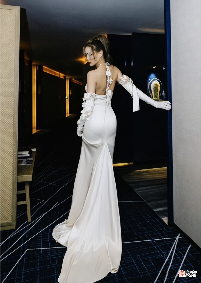 【就爱时尚】新娘十八岁！谷爱凌一身白色复古婚纱礼服亮相，高贵典雅如欧洲公主