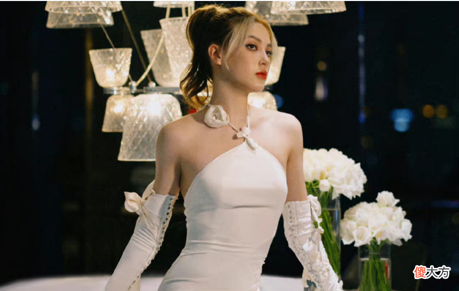 【就爱时尚】新娘十八岁！谷爱凌一身白色复古婚纱礼服亮相，高贵典雅如欧洲公主
