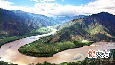 解读梦见山和水:分析山水的梦境含义(图文)