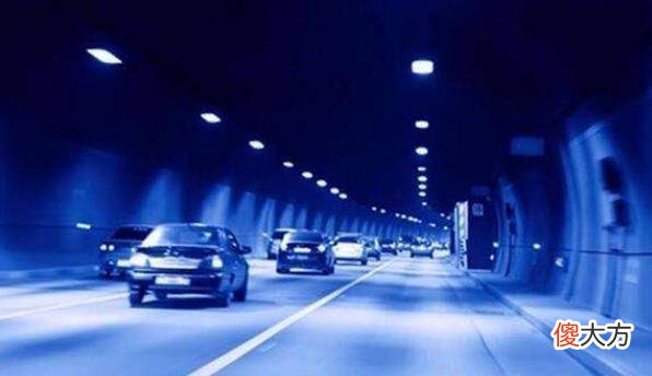 贵州的“时空隧道”，可以让手机时间倒退1小时，专家解释其原因