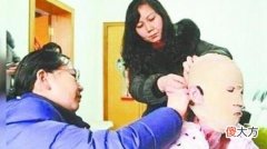 还记得6岁的河南“面具娃娃”吗？带着头套去上学，她的近况如何