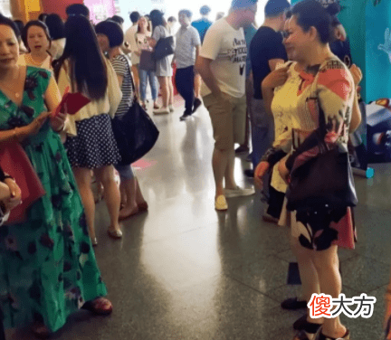 【就爱时尚】孙俪的造型分析印花元素赶走单调，赋予个性