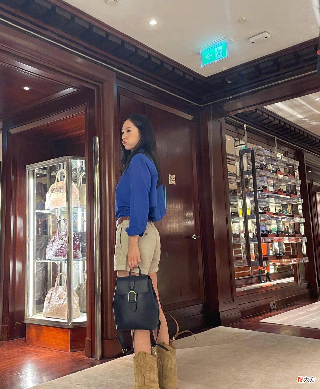 【时尚一点】卡皇郑秀妍人美身材好，殊不知妹妹也是一位颜值担当