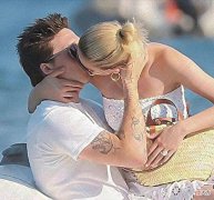 【就爱时尚】达布和新婚妻子尼古拉出国旅行，错过了家人的聚会