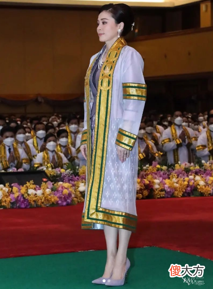 【时尚一点】泰国王后身材发福珠光宝气，她有45张博士文凭但没有儿子，能否镇住后宫？