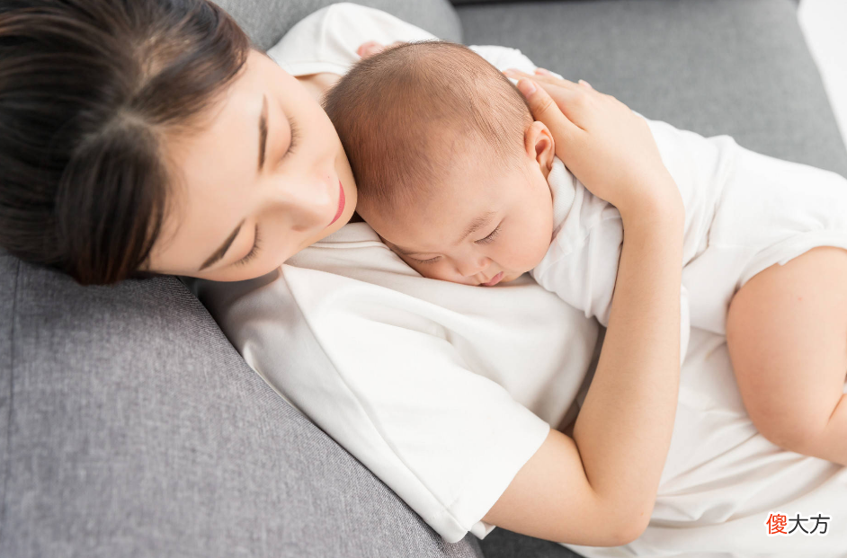 孩子由谁带就跟谁亲?研究发现:错过依恋期,妈妈再努力也没用