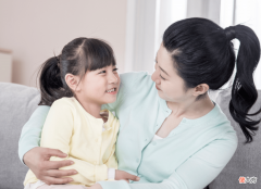 孩子由谁带就跟谁亲？研究发现：错过依恋期，妈妈再努力也没用