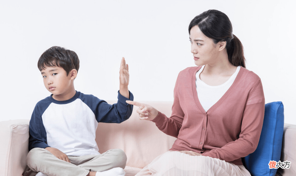 孩子由谁带就跟谁亲？研究发现：错过依恋期，妈妈再努力也没用