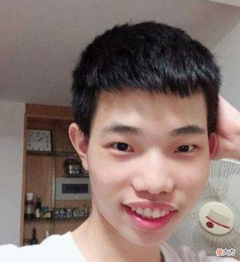 【游戏世界】鲨鱼关键时刻拿下四连枪王，带领队友成功吃鸡，不愧是天花板玩家