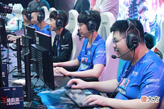 【游戏迷】LNG不敌RNG高开低走，GALA五杀如喝水，新上单比阿乐还差劲
