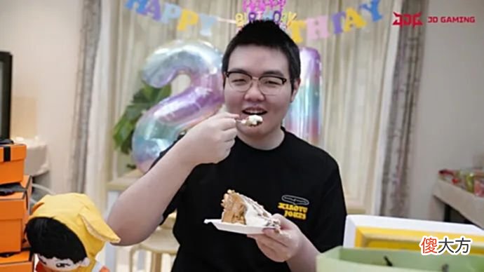 【游戏世界】每日一撸LOL与天王周杰伦续约；G2老板cos星守奶妈太美了