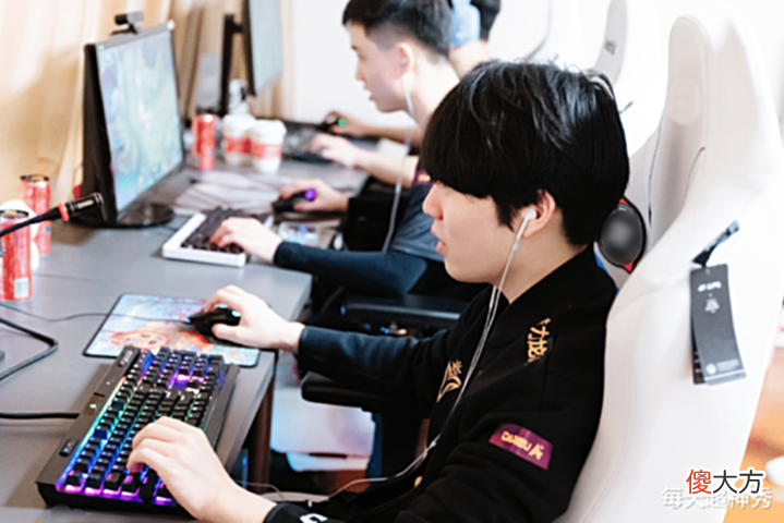 【游戏世界】V5零封RA,Rookie连斩MVP,对Dream的点评够中肯