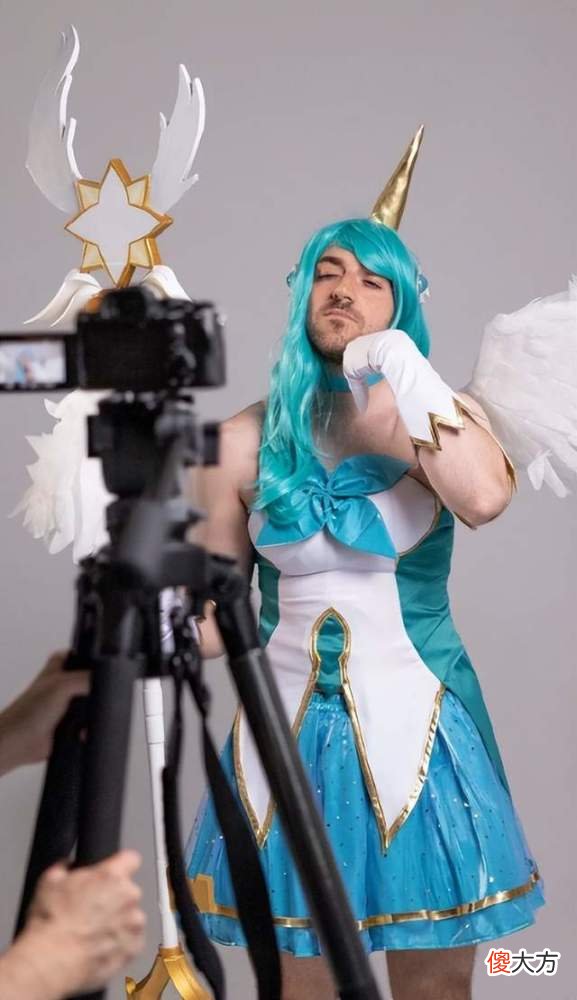 【游戏迷】G2老板带货LOL新皮肤，COS星之守护者网友直呼辣眼睛！