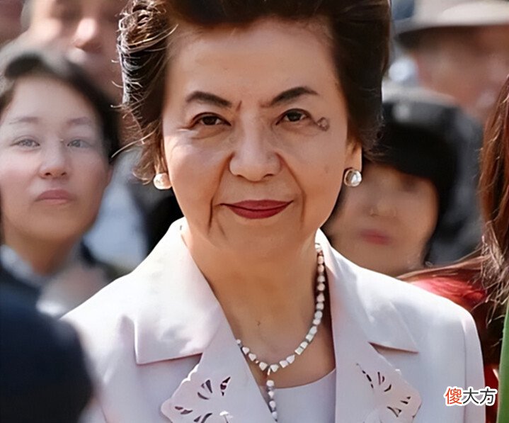 【爱历史】安倍94岁的老母亲：野心勃勃，父亲儿子皆首相，晚年丧子，白发人送黑发人