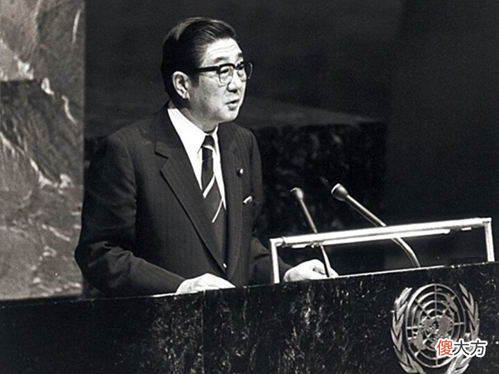 【爱历史】安倍94岁的老母亲：野心勃勃，父亲儿子皆首相，晚年丧子，白发人送黑发人