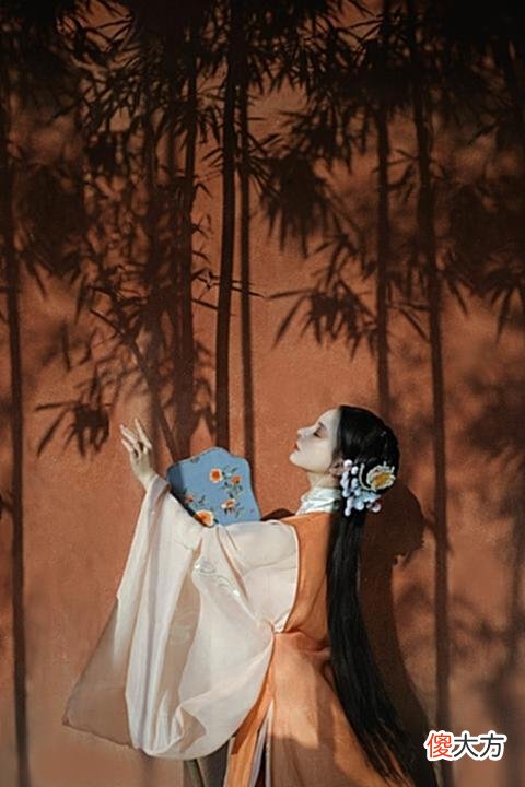 【爱历史】古代甜宠文：《毒医狂妃有点拽》邪帝，不好了，夫人躲起来了