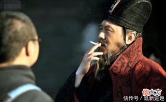 【爱历史】曹丕的亲弟弟，勇武过人，破乌丸降鲜卑，却在朝见曹丕后离奇病逝