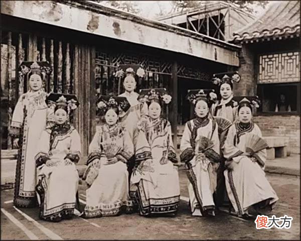 【历史故事】100多年前的晚清老照片：宫中妃子很漂亮，普通老百姓依旧穷苦
