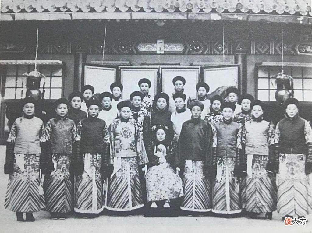 【历史故事】100多年前的晚清老照片：宫中妃子很漂亮，普通老百姓依旧穷苦