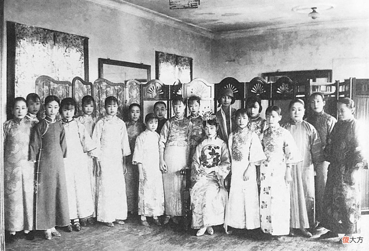 【历史故事】100多年前的晚清老照片：宫中妃子很漂亮，普通老百姓依旧穷苦