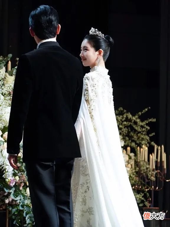 【时尚一点】婚礼行头就花了上百万，韩剧《安娜》里裴秀智都怎么穿？