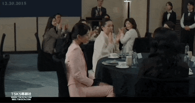 【时尚一点】婚礼行头就花了上百万，韩剧《安娜》里裴秀智都怎么穿？
