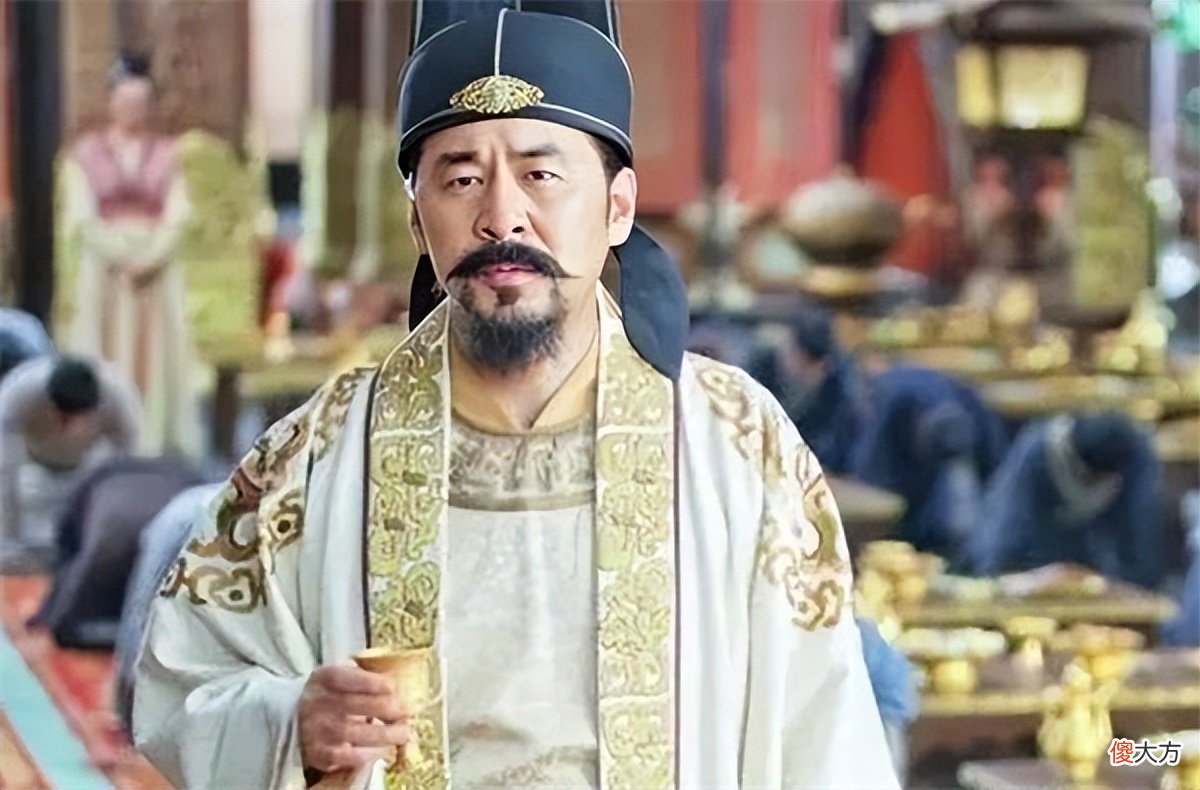 【爱历史】古代皇帝龙袍不能水洗，穿臭了怎么办？原来是贫穷限制了想象力
