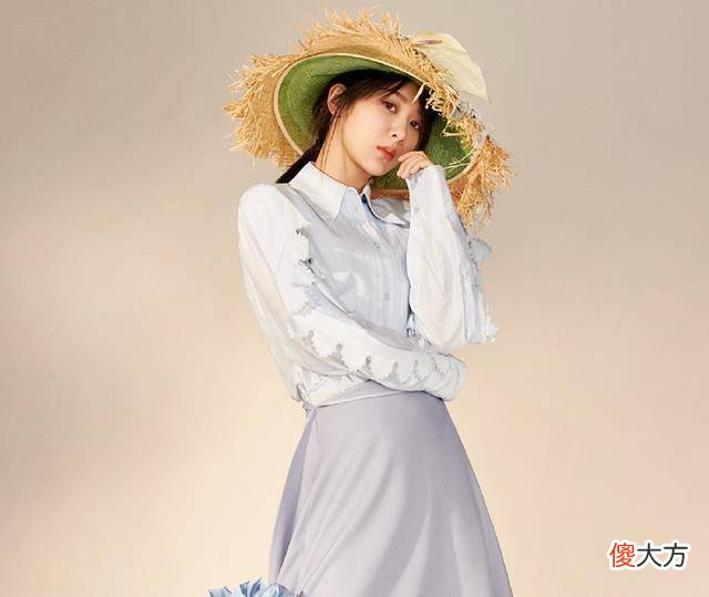 【就爱时尚】杨紫的夏日穿搭，优雅和气质集于一身，少女脸拯救了这一点！