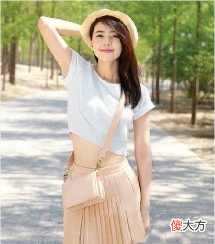 【就爱时尚】高圆圆70后的她，搭配中长款紧身裙，让你秒变大长腿