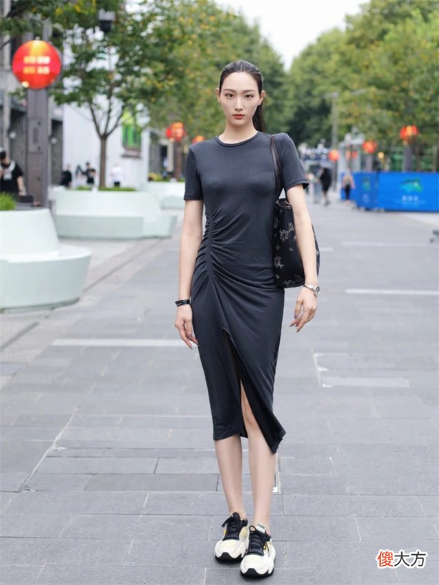 【时尚一点】被“杭州女生”圈粉了，出街都在穿裙子＋运动鞋，却个个气质高级