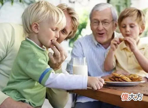 如今，姥姥带孩子成主力军，奶奶去哪儿了？