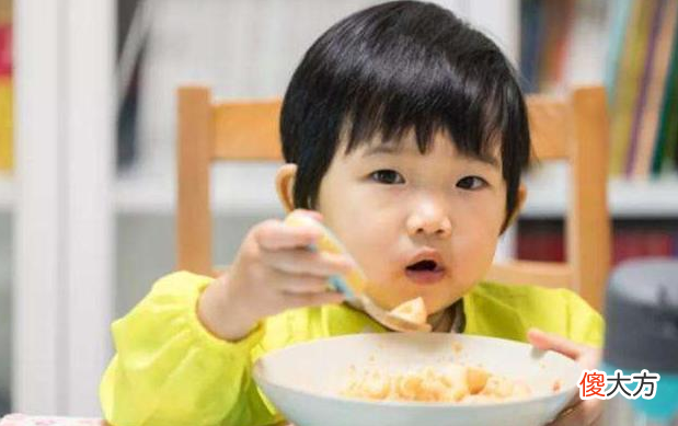 给孩子添加辅食，这几个原则要牢记！家长要早知道，别不当回事