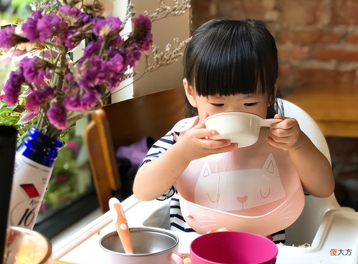 给孩子添加辅食，这几个原则要牢记！家长要早知道，别不当回事