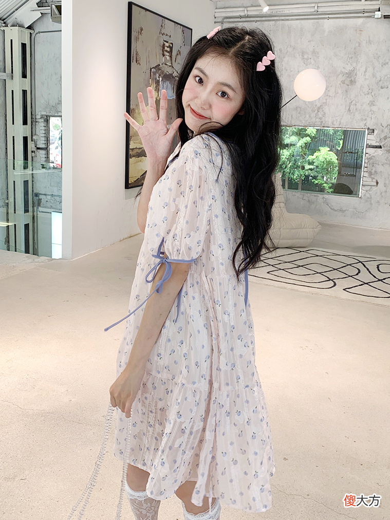 【时尚一点】碎花裙“又回归”了！在夏日里穿特别潮，温柔减龄又有魅力