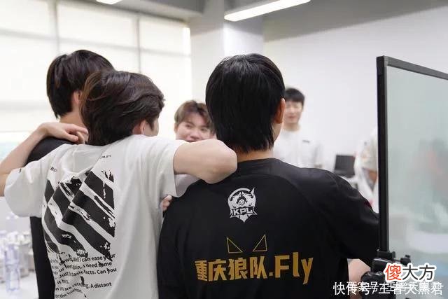 【游戏迷】KPL夏季赛:狼队小胖复出被GK零封，真吃不上饭了，黎洛BP被质疑