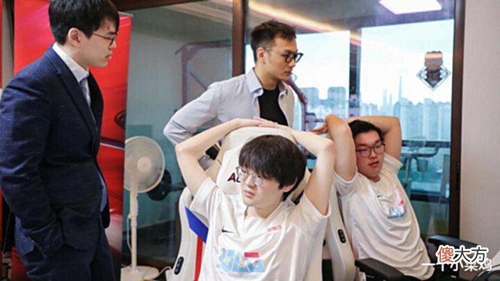 【游戏迷】内鬼还在!BLG宣布将Doggo下放到LDL,就差把刘青松按到替补了!