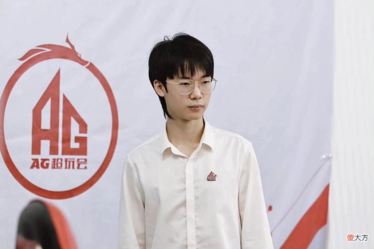 【游戏世界】成都AG超玩会惨遭滑铁卢，拿出绝活阵容沦为笑料，未央表现亮眼