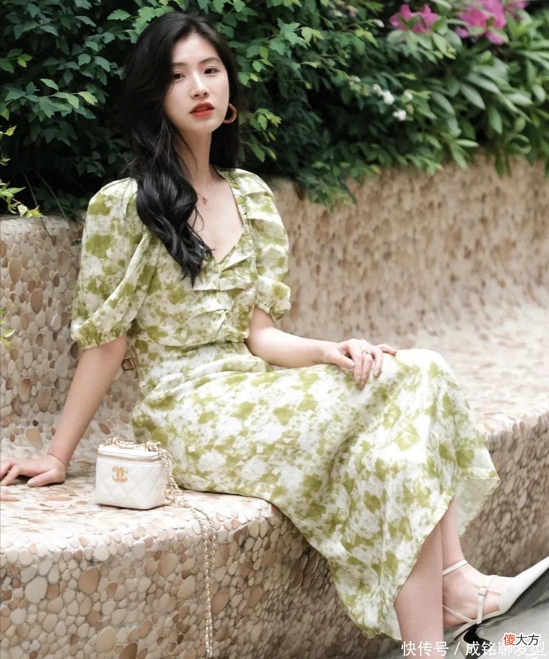 【时尚一点】夏季穿衣别太复杂！一条裙子、一件T恤搭配好都很时尚，舒服耐看