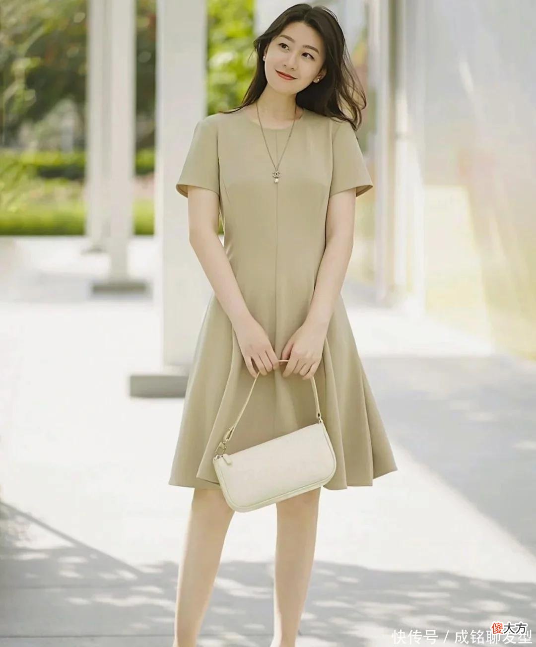 【时尚一点】夏季穿衣别太复杂！一条裙子、一件T恤搭配好都很时尚，舒服耐看