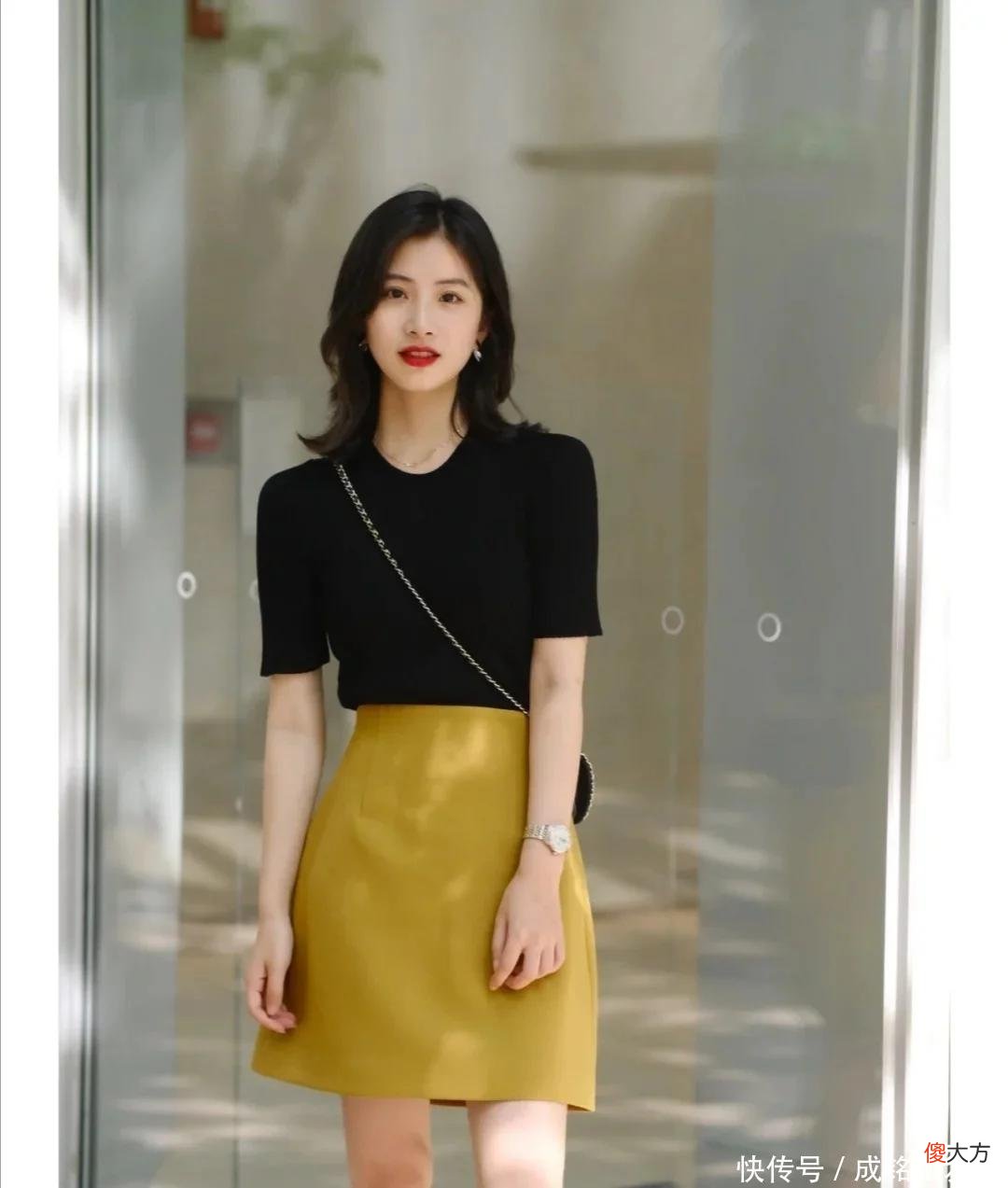 【时尚一点】夏季穿衣别太复杂！一条裙子、一件T恤搭配好都很时尚，舒服耐看