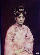 【历史故事】私通侍卫暗结珠胎，生女被抛入熔炉，婉容真的背叛溥仪了吗