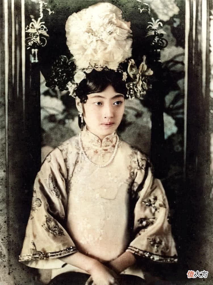 【历史故事】私通侍卫暗结珠胎，生女被抛入熔炉，婉容真的背叛溥仪了吗