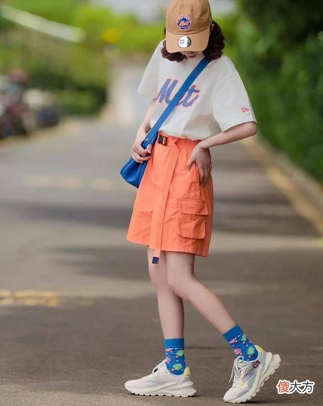 【时尚一点】夏天,试试这几组“撞色穿搭”,普通人也适合!