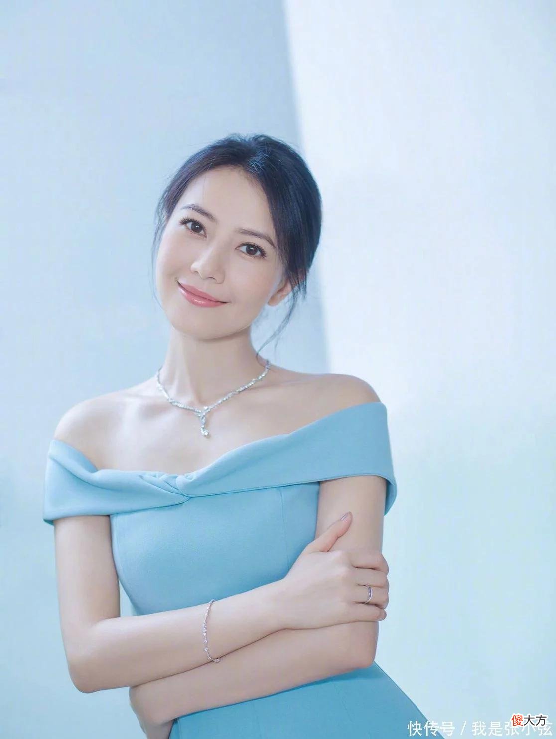 【时尚一点】流行了20年的瓜子脸失宠了！现在“方脸”才吃香，自带高级气场