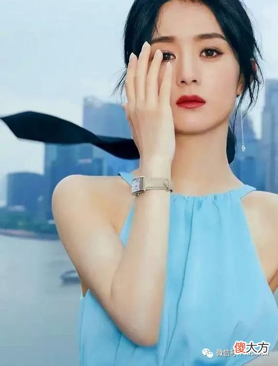 【就爱时尚】配饰点缀穿搭相得益彰，手表这样运用，气质提升一大截