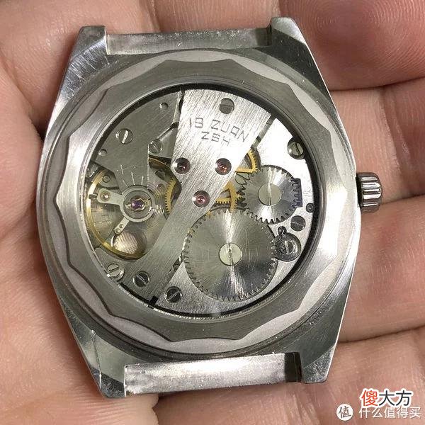 【就爱时尚】国表鉴赏之异形款上海7120手表保养